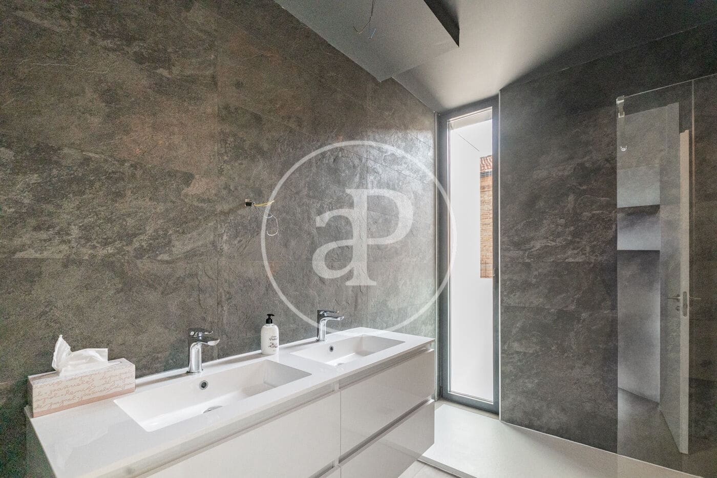 Chalet de 5 habitaciones en Madrid ciudad en alquiler con piscina - 5.500 € (Ref: 9502374)