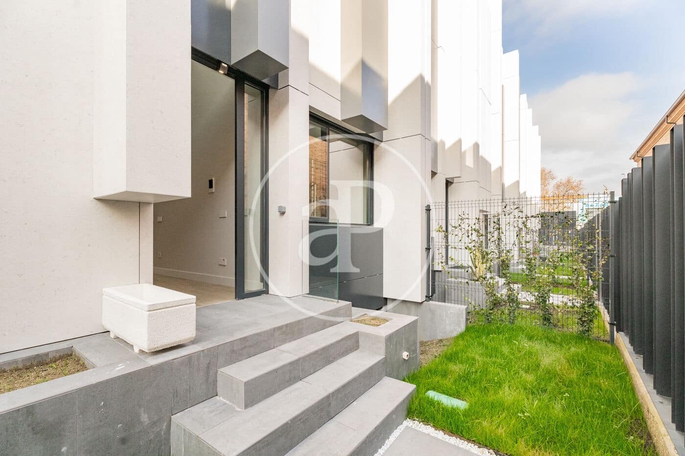 Chalet de 5 habitaciones en Madrid ciudad en alquiler con piscina - 5.500 € (Ref: 9502374)