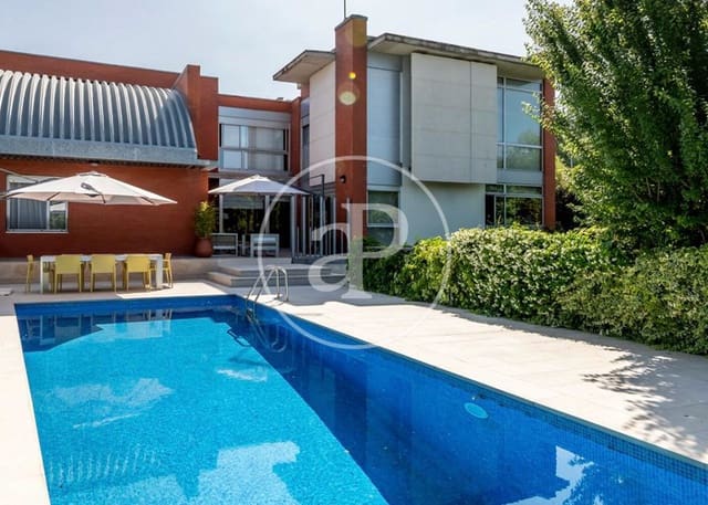 5 bedroom Villa for sale in La Moraleja, Alcobendas with pool - € 2,825,000 (Ref: 9502375)