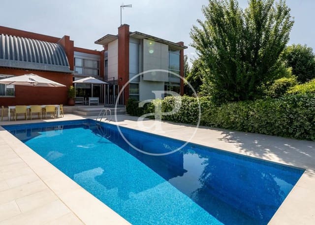 5 bedroom Villa for sale in La Moraleja, Alcobendas with pool - € 2,825,000 (Ref: 9502375)