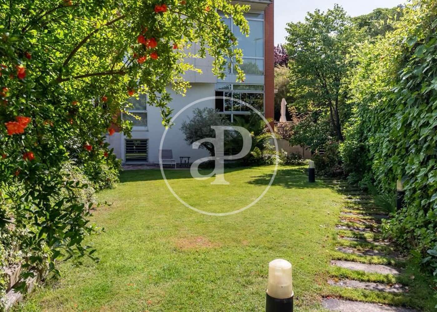 5 bedroom Villa for sale in La Moraleja with pool - € 2,825,000 (Ref: 9502375)