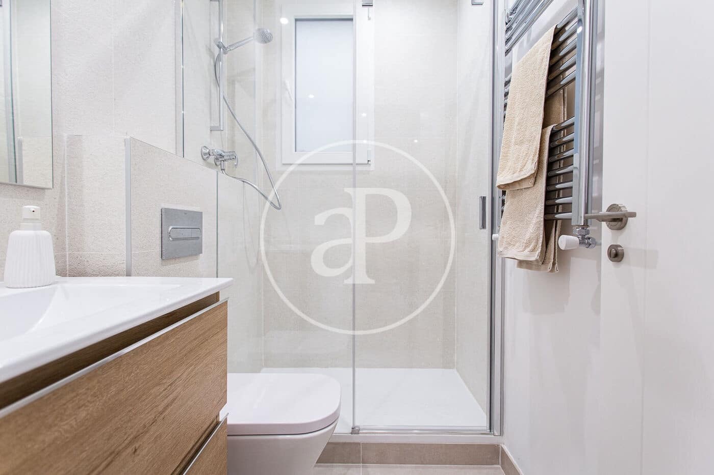 2 slaapkamer Appartement te huur in Madrid stad - € 1.990 (Ref: 9504301)