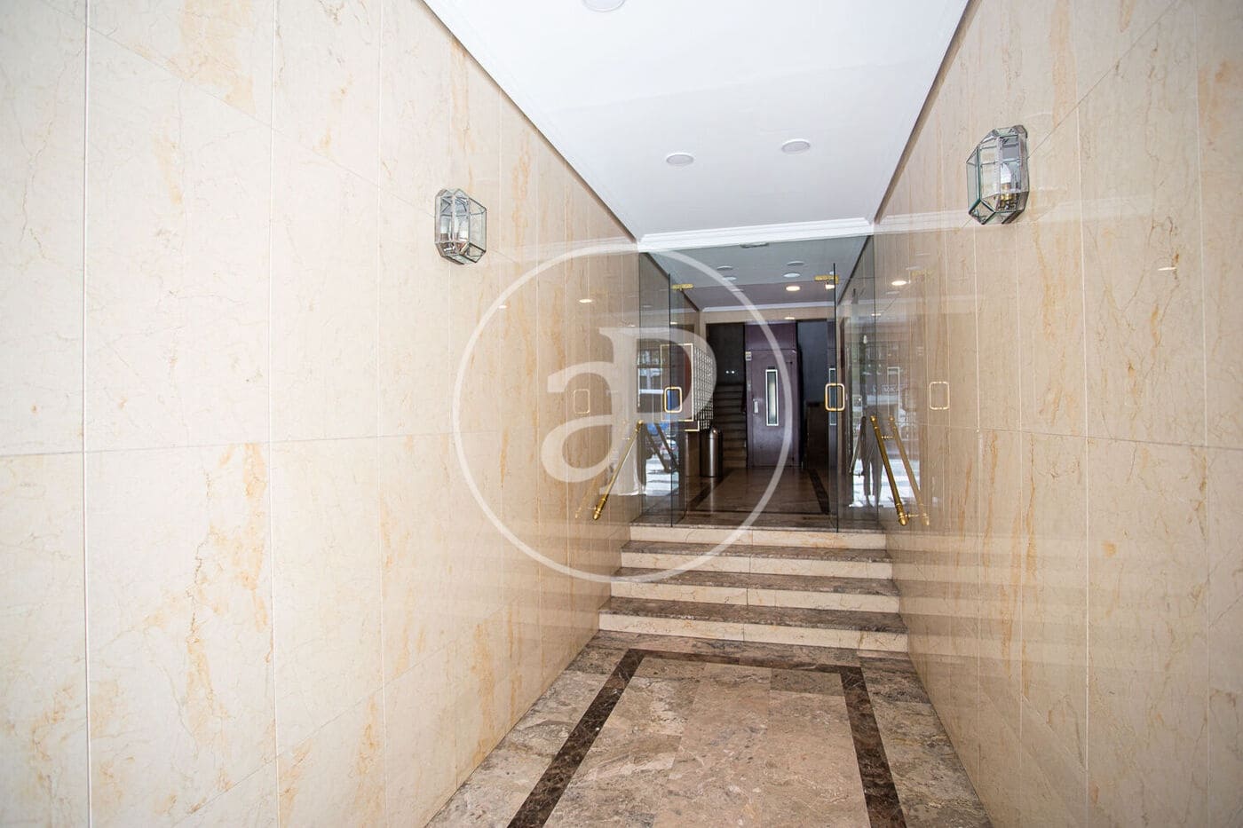 2 slaapkamer Appartement te huur in Madrid stad - € 1.990 (Ref: 9504301)