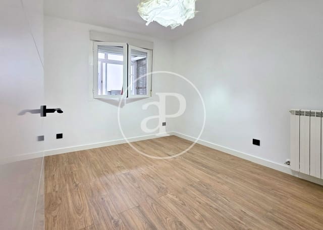 2 slaapkamer Appartement te koop in Valdefuentes, Madrid stad met zwembad - € 549.000 (Ref: 9504306)