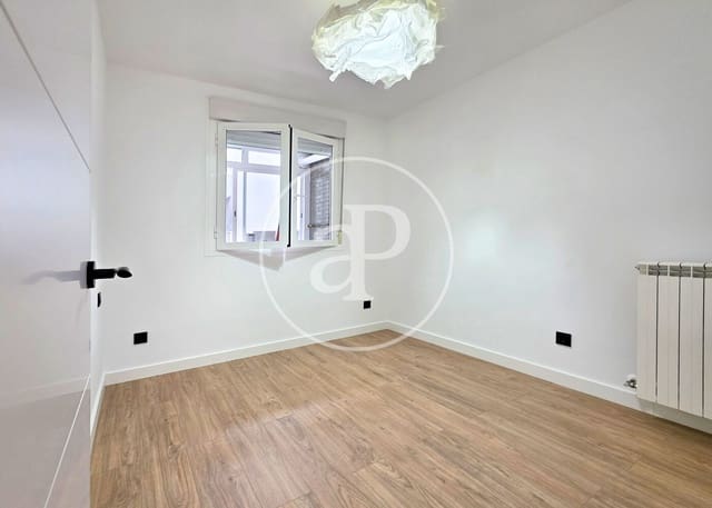 2 slaapkamer Appartement te koop in Valdefuentes, Madrid stad met zwembad - € 549.000 (Ref: 9504306)