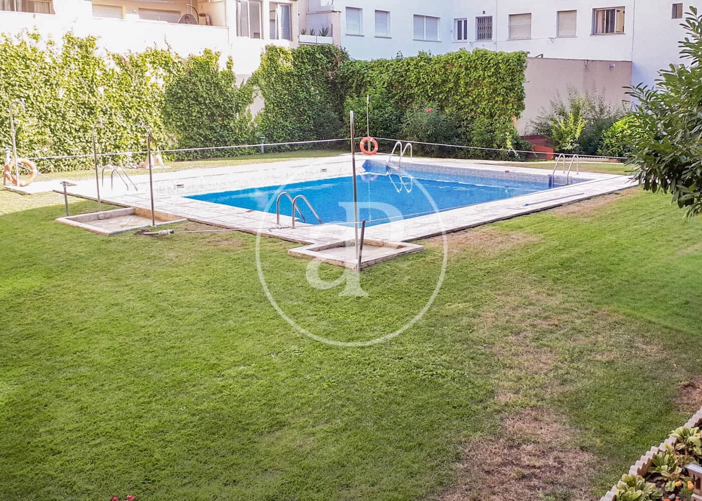 Apartment for sale in Madrid city with pool - € 215,000 (Ref: 9508882)