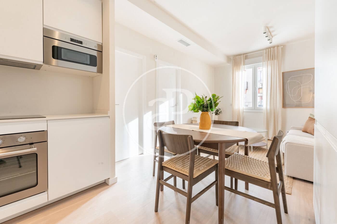 3 bedroom Apartment for rent in Madrid city - € 2,300 (Ref: 9508886)