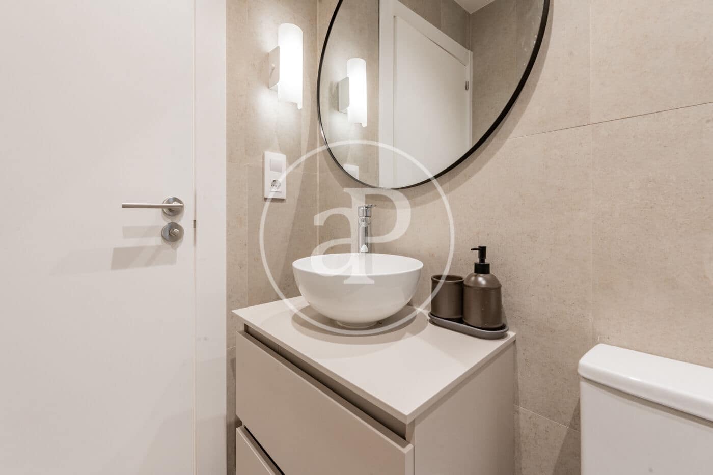 3 bedroom Apartment for rent in Madrid city - € 2,300 (Ref: 9508886)