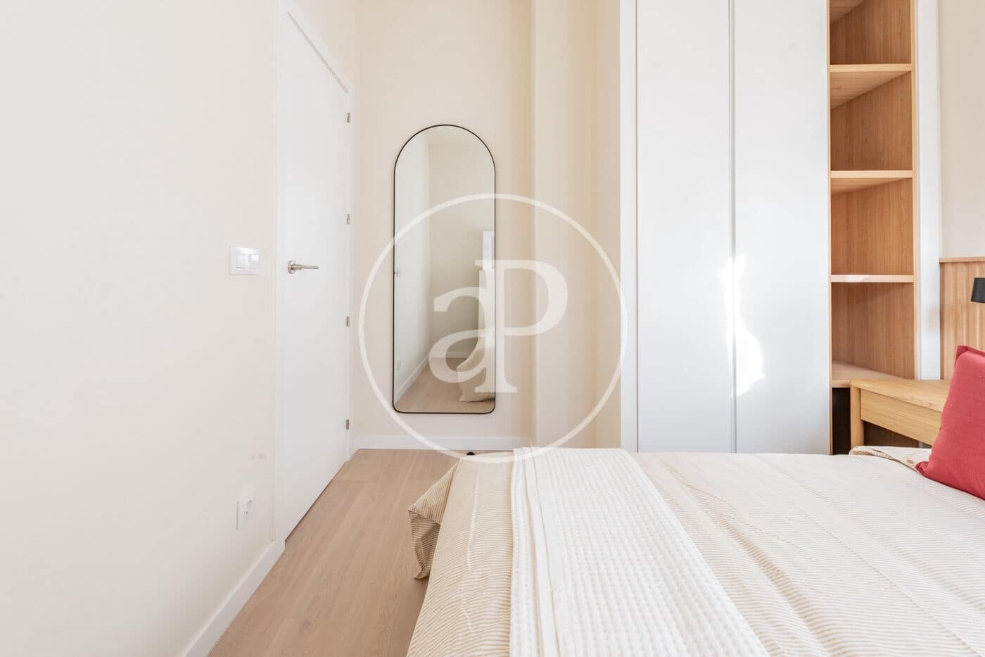 3 bedroom Apartment for rent in Madrid city - € 2,300 (Ref: 9508886)