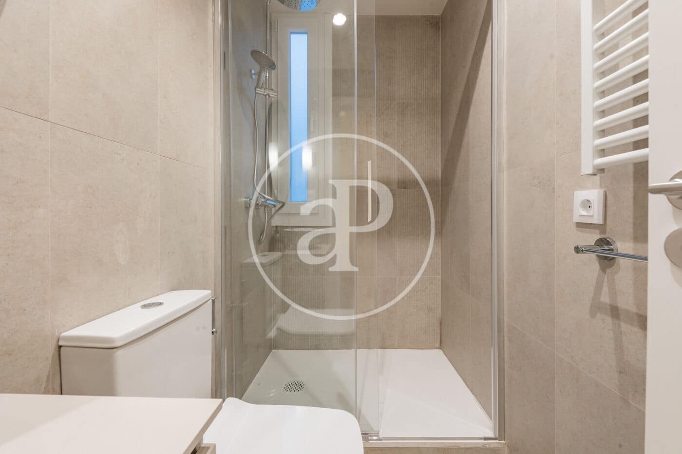 3 bedroom Apartment for rent in Madrid city - € 2,300 (Ref: 9508886)