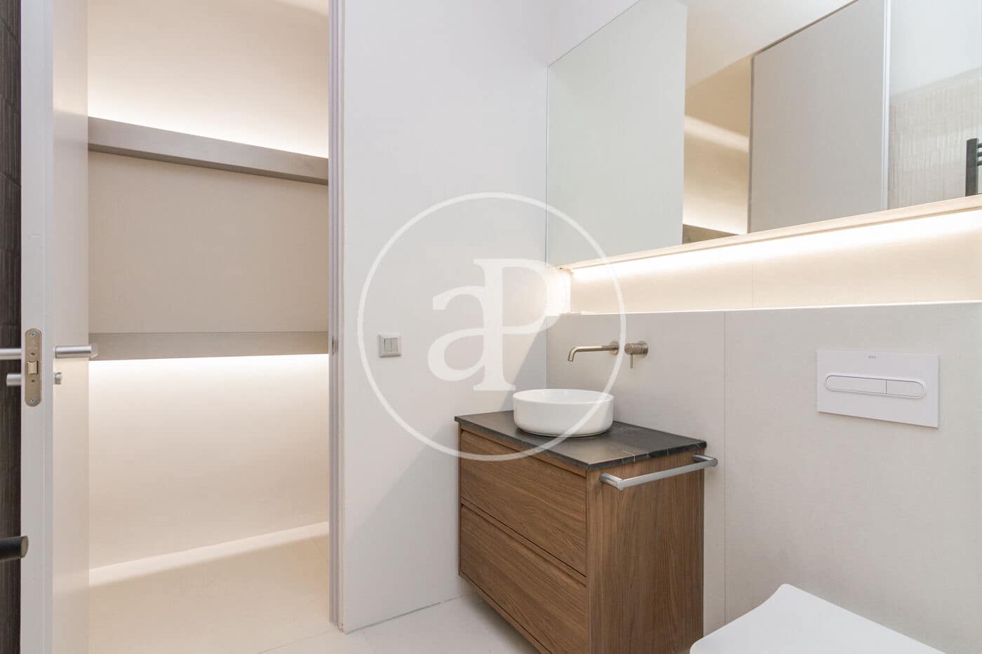 2 soveværelse Lejlighed til leje i Madrid by - € 3.100 (Ref: 9525635)