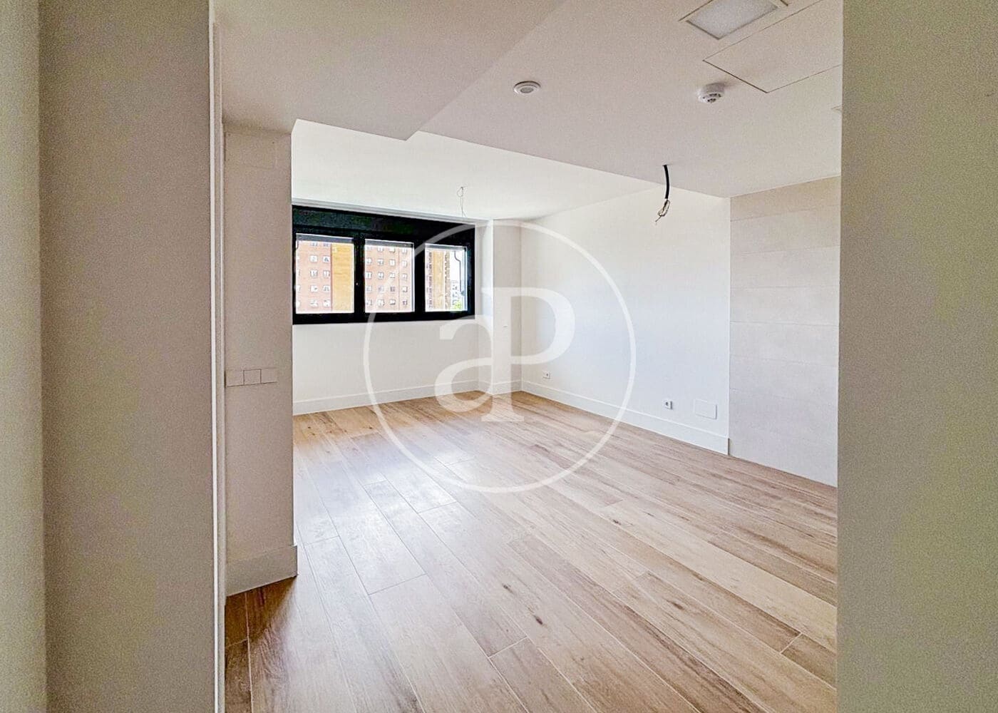 2 bedroom Apartment for rent in Madrid city with pool - € 2,500 (Ref: 9525645)