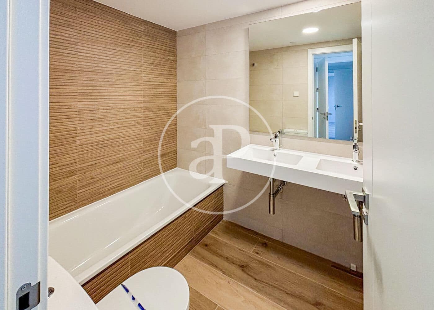 2 bedroom Apartment for rent in Madrid city with pool - € 2,500 (Ref: 9525645)