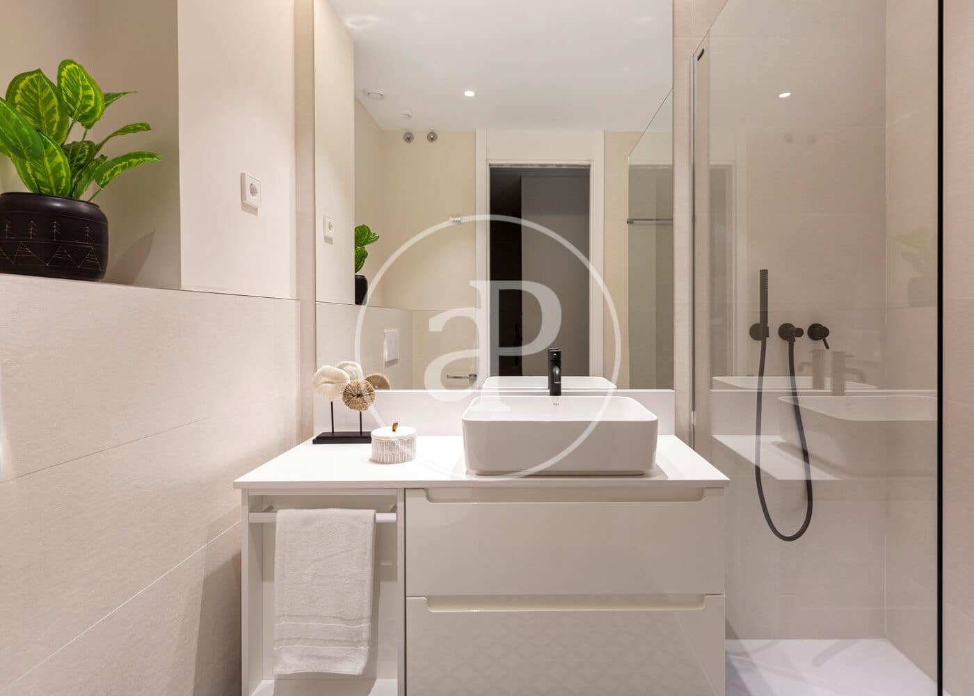 2 bedroom Apartment for rent in Madrid city - € 3,400 (Ref: 9525646)