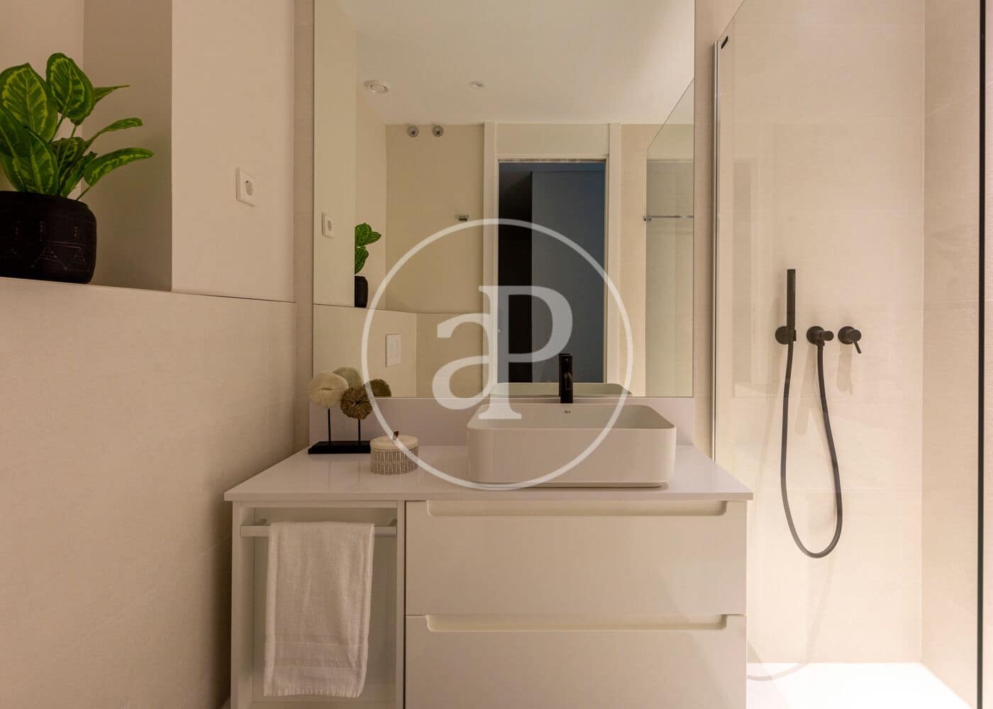 2 bedroom Apartment for rent in Madrid city - € 3,400 (Ref: 9525646)