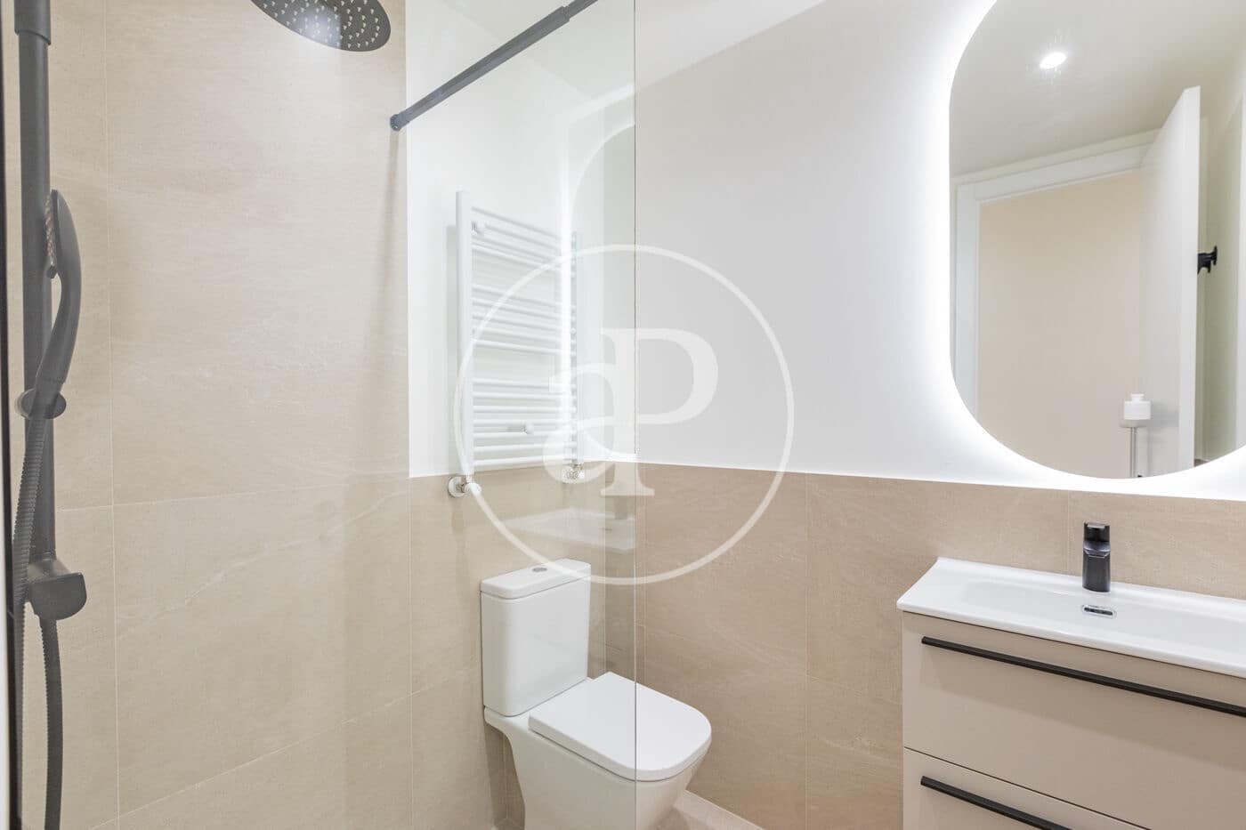 2 slaapkamer Appartement te huur in Madrid stad - € 2.900 (Ref: 9530534)