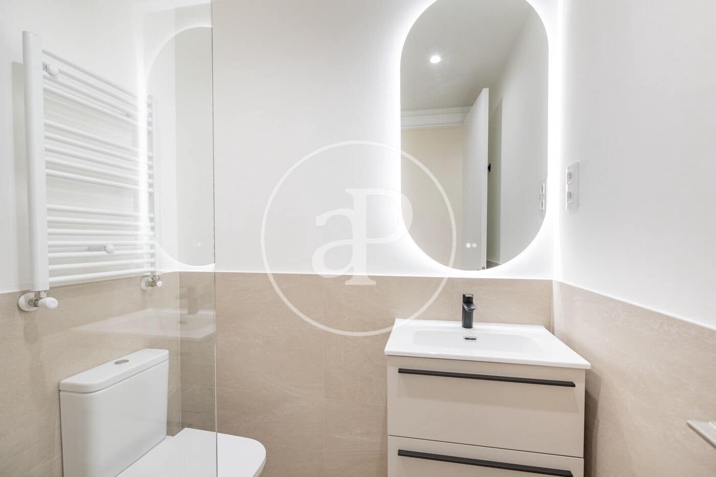 2 slaapkamer Appartement te huur in Madrid stad - € 2.900 (Ref: 9530534)