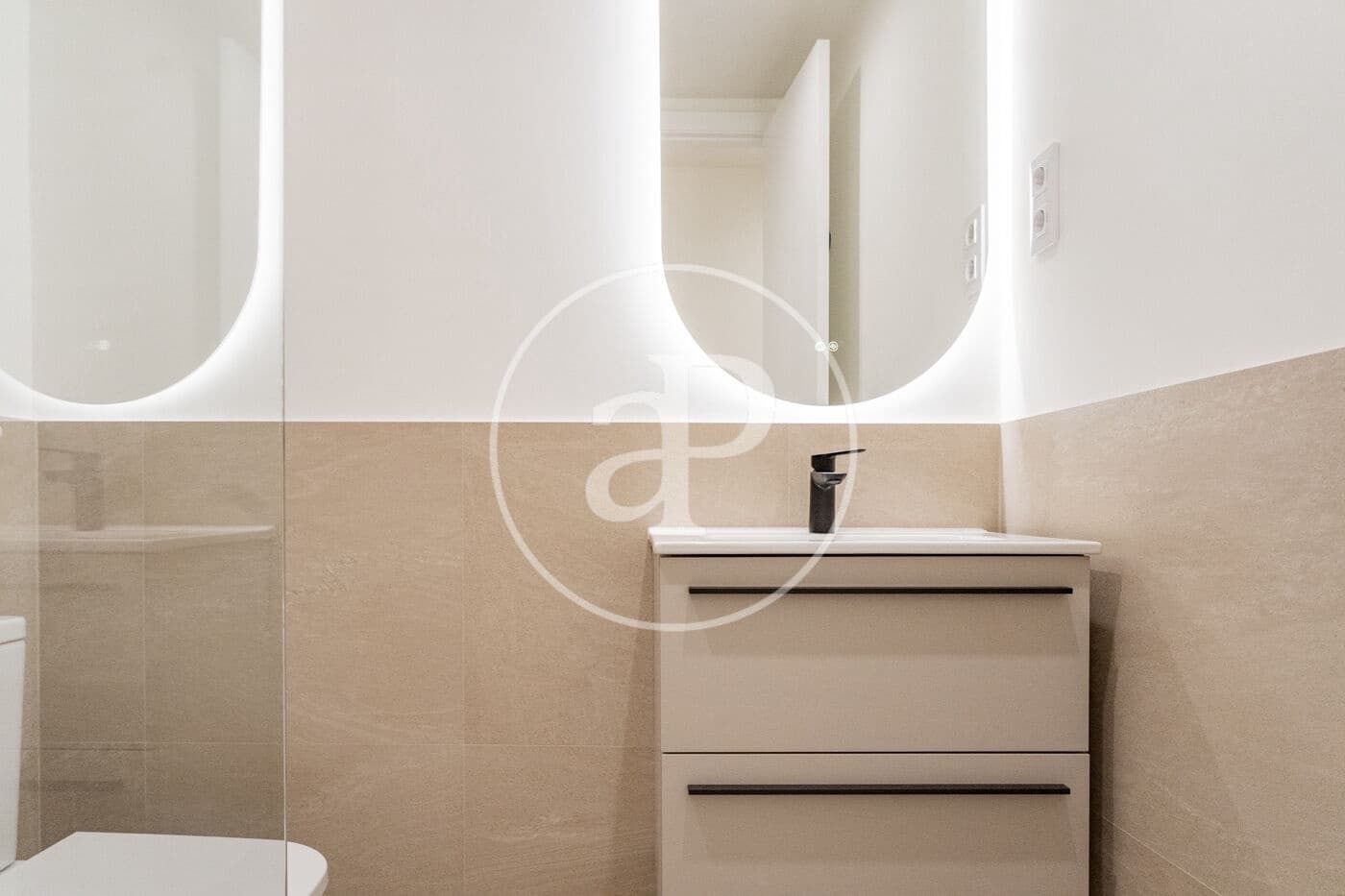 2 bedroom Apartment for rent in Madrid city - € 2,700 (Ref: 9530534)