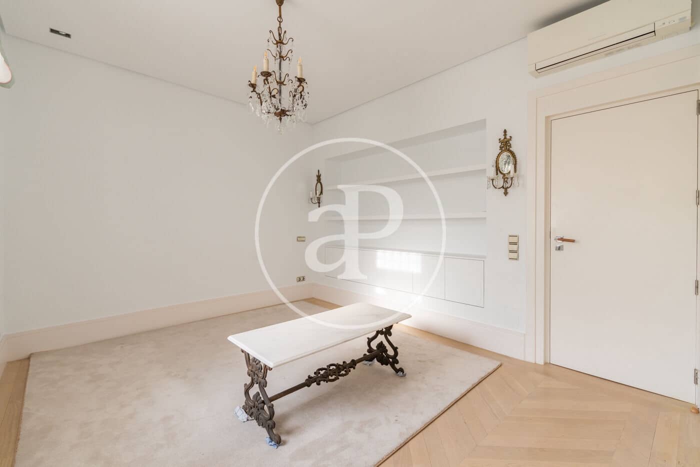 4 soverom Penthouse til leie i Madrid by - € 8 500 (Ref: 9532459)