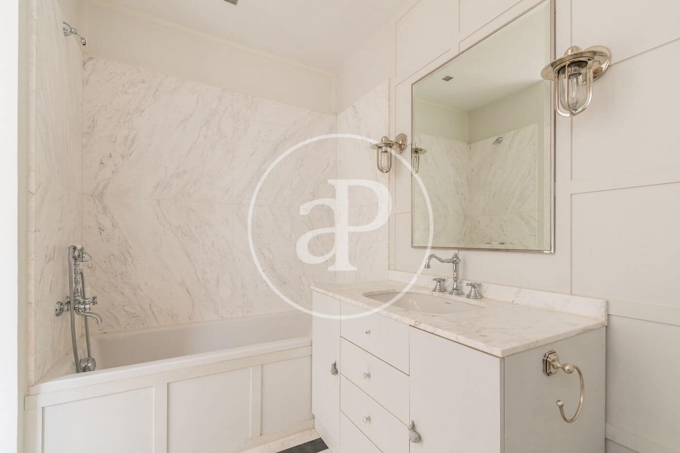 4 soverom Penthouse til leie i Madrid by - € 8 500 (Ref: 9532459)