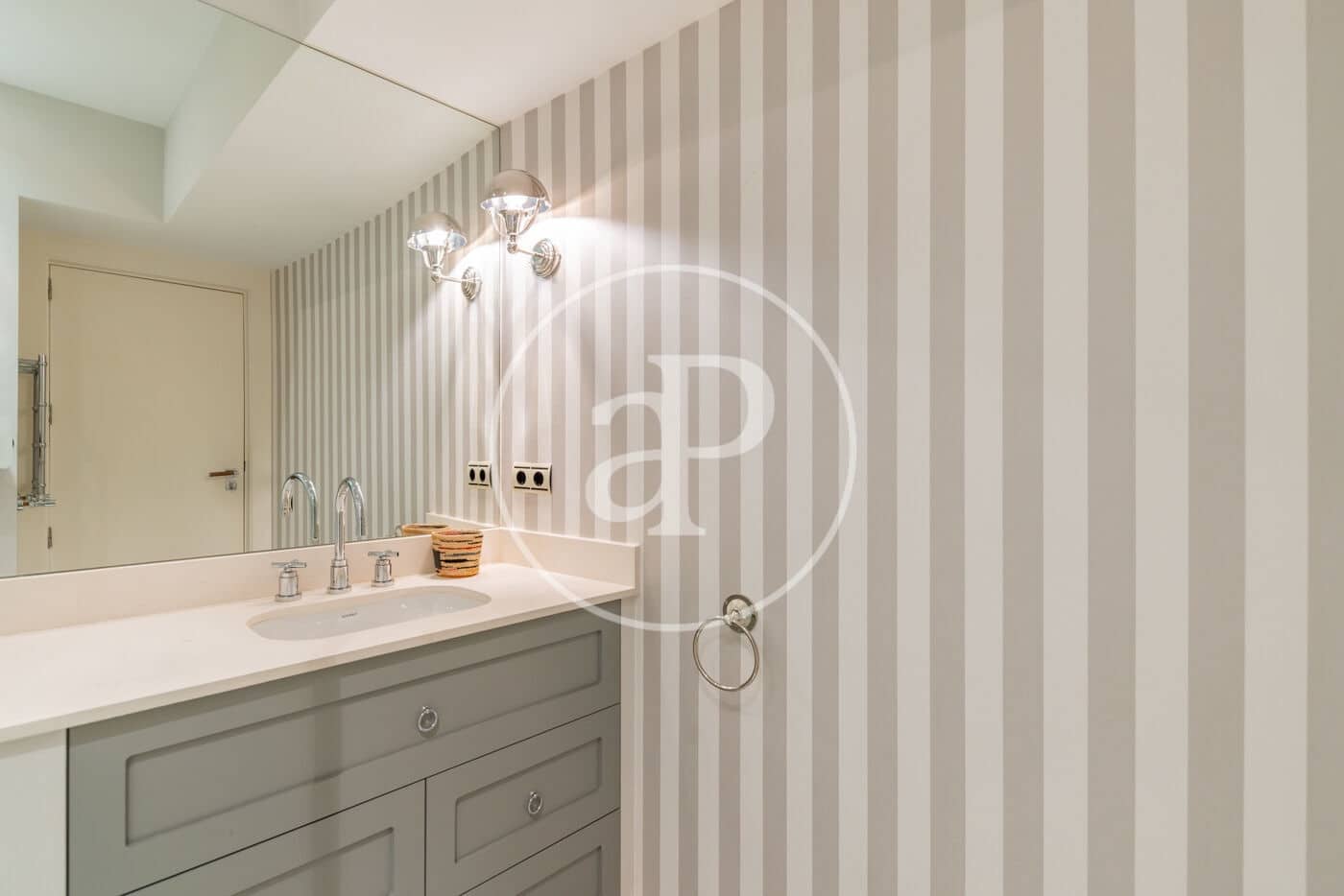 4 soverom Penthouse til leie i Madrid by - € 8 500 (Ref: 9532459)