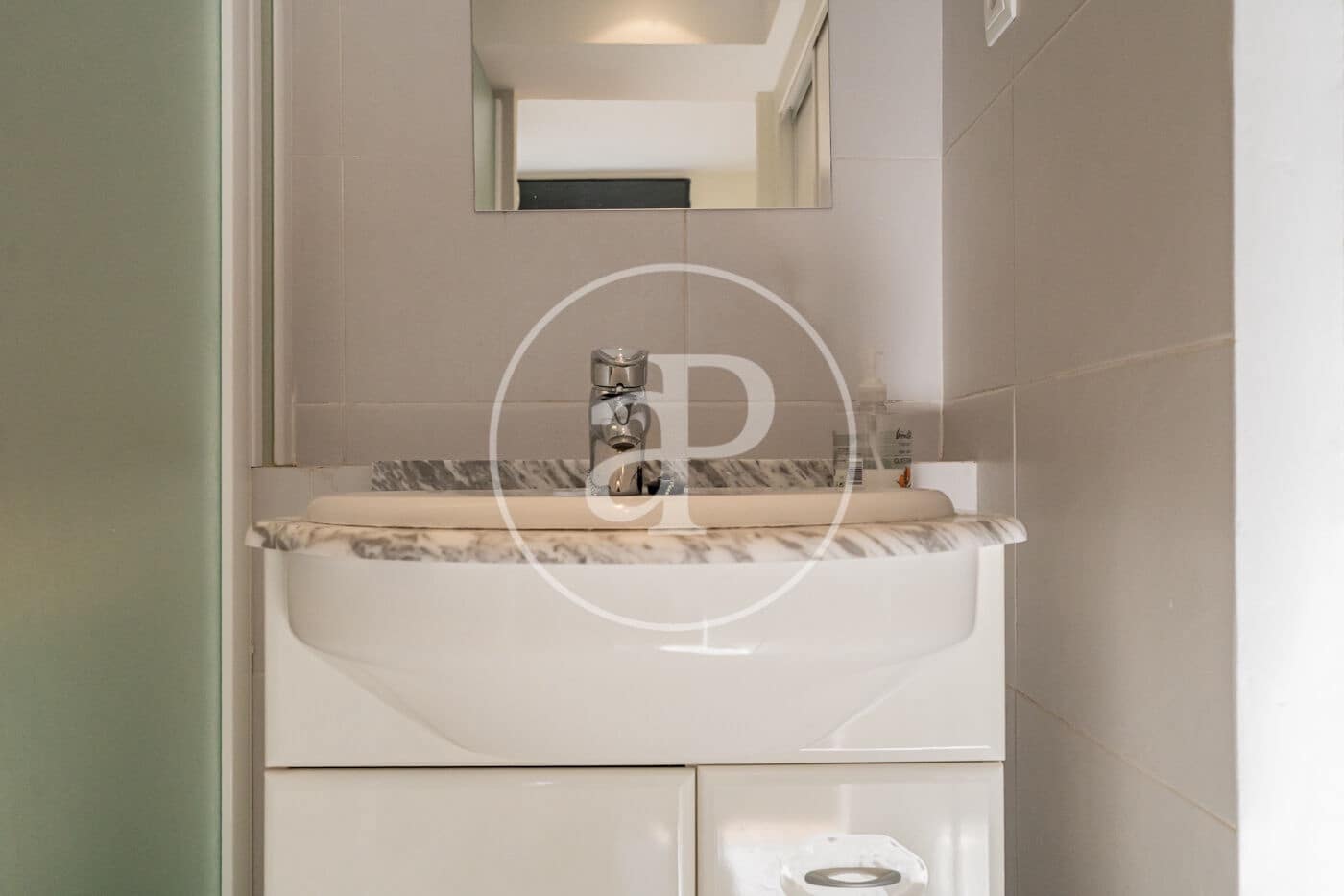 1 slaapkamer Appartement te huur in Madrid stad - € 1.200 (Ref: 9533745)