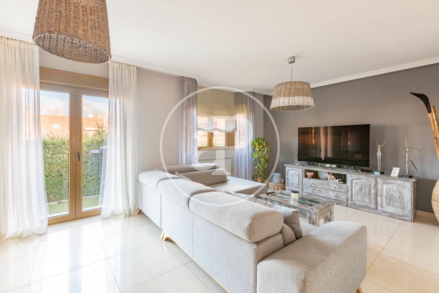 5 bedroom Villa for sale in Algete with pool - € 950,000 (Ref: 9535949)