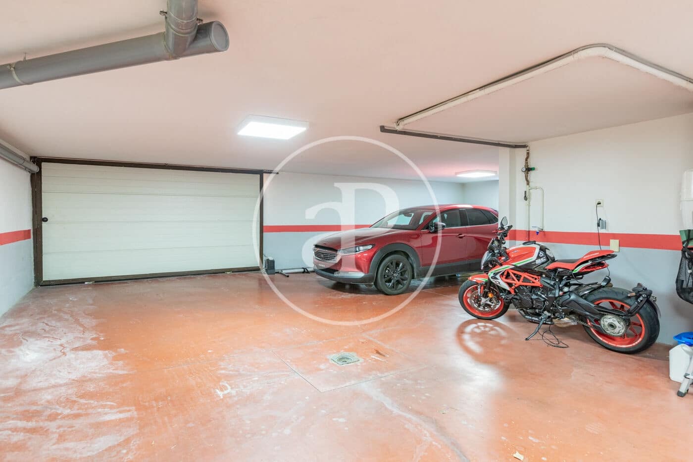 5 bedroom Villa for sale in Algete with pool - € 950,000 (Ref: 9535949)