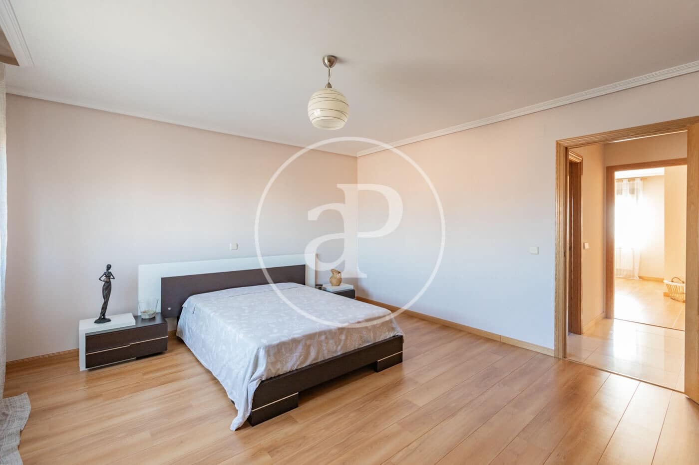 5 bedroom Villa for sale in Algete with pool - € 950,000 (Ref: 9535949)