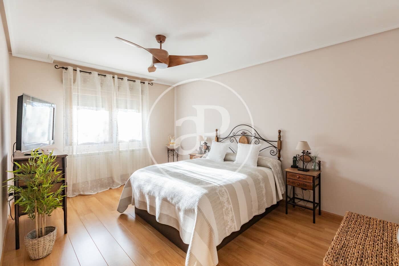 5 bedroom Villa for sale in Algete with pool - € 950,000 (Ref: 9535949)