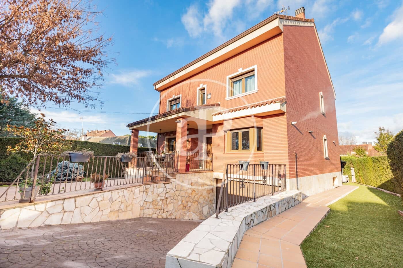 5 bedroom Villa for sale in Algete with pool - € 950,000 (Ref: 9535949)