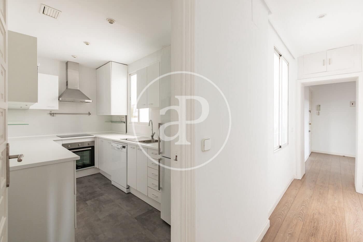 Penthouse de 2 chambres à louer à Madrid ville - 3 500 € (Ref: 9541108)