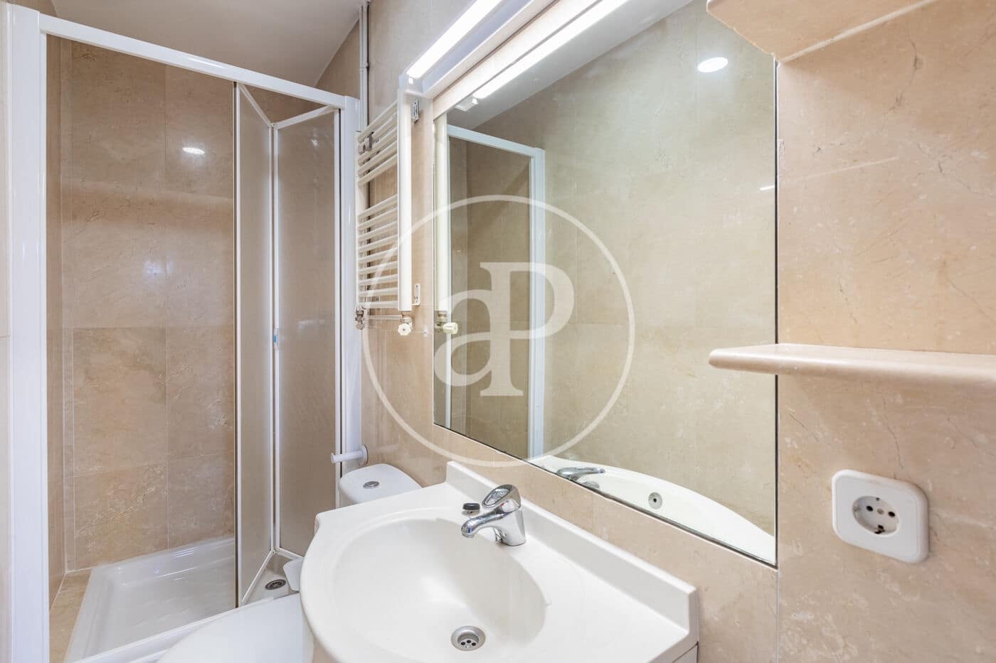 Penthouse de 2 chambres à louer à Madrid ville - 3 500 € (Ref: 9541108)