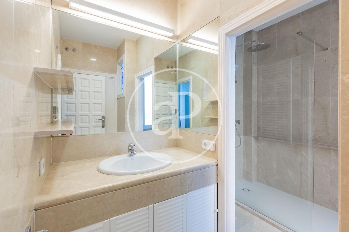 Penthouse de 2 chambres à louer à Madrid ville - 3 500 € (Ref: 9541108)