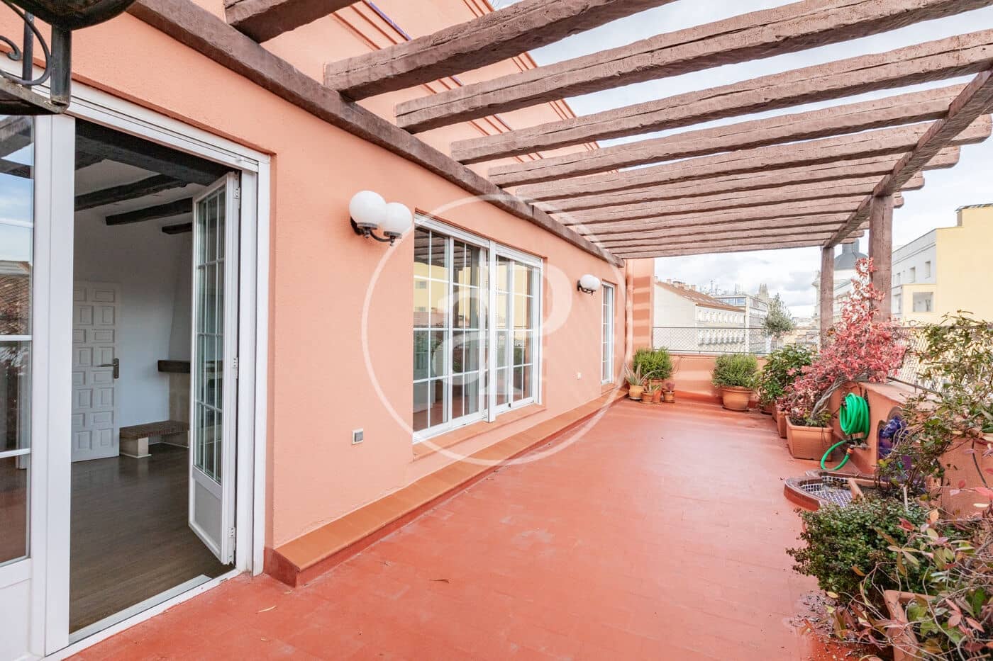 Penthouse de 2 chambres à louer à Madrid ville - 3 500 € (Ref: 9541108)