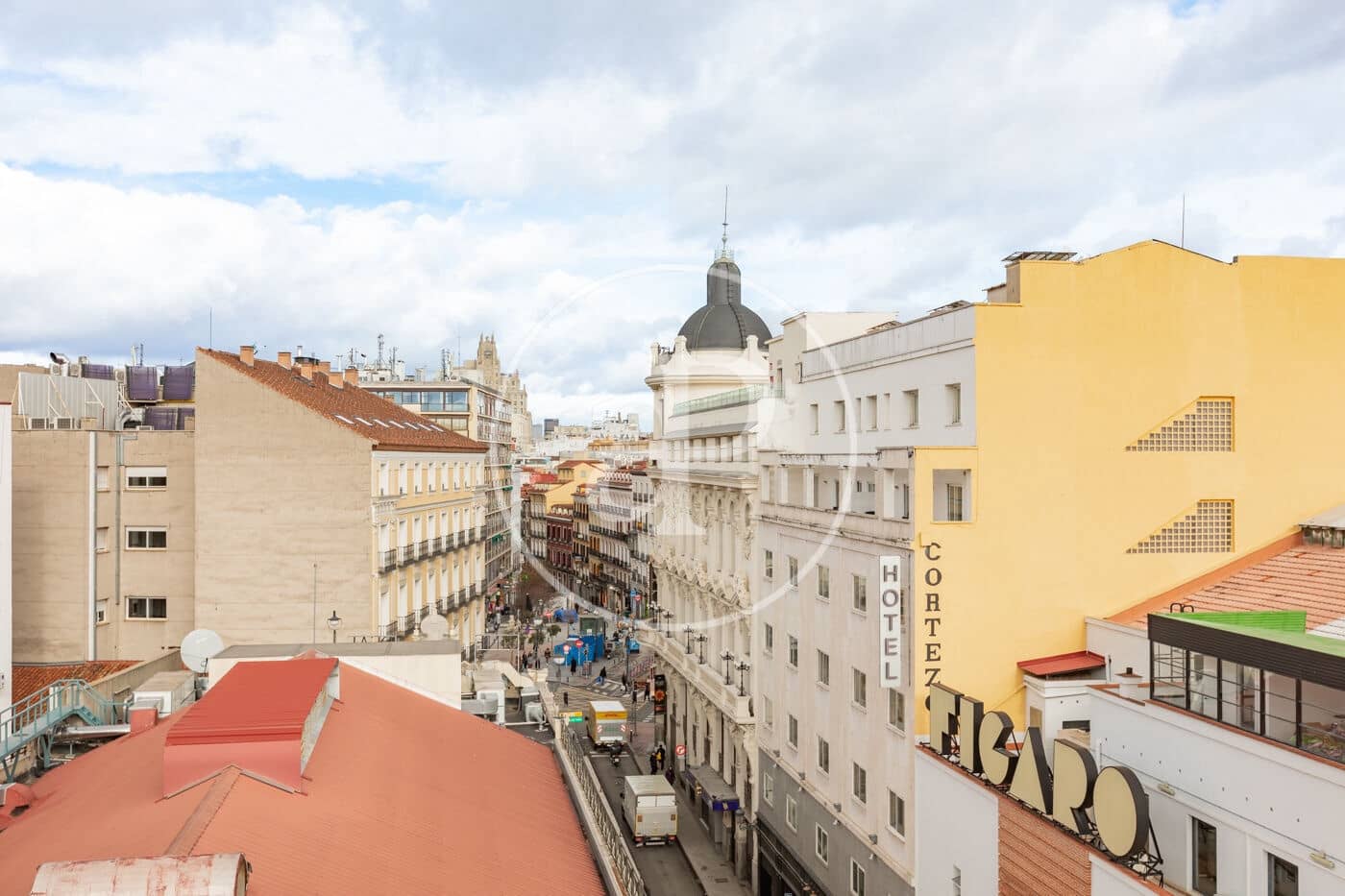 Penthouse de 2 chambres à louer à Madrid ville - 3 500 € (Ref: 9541108)