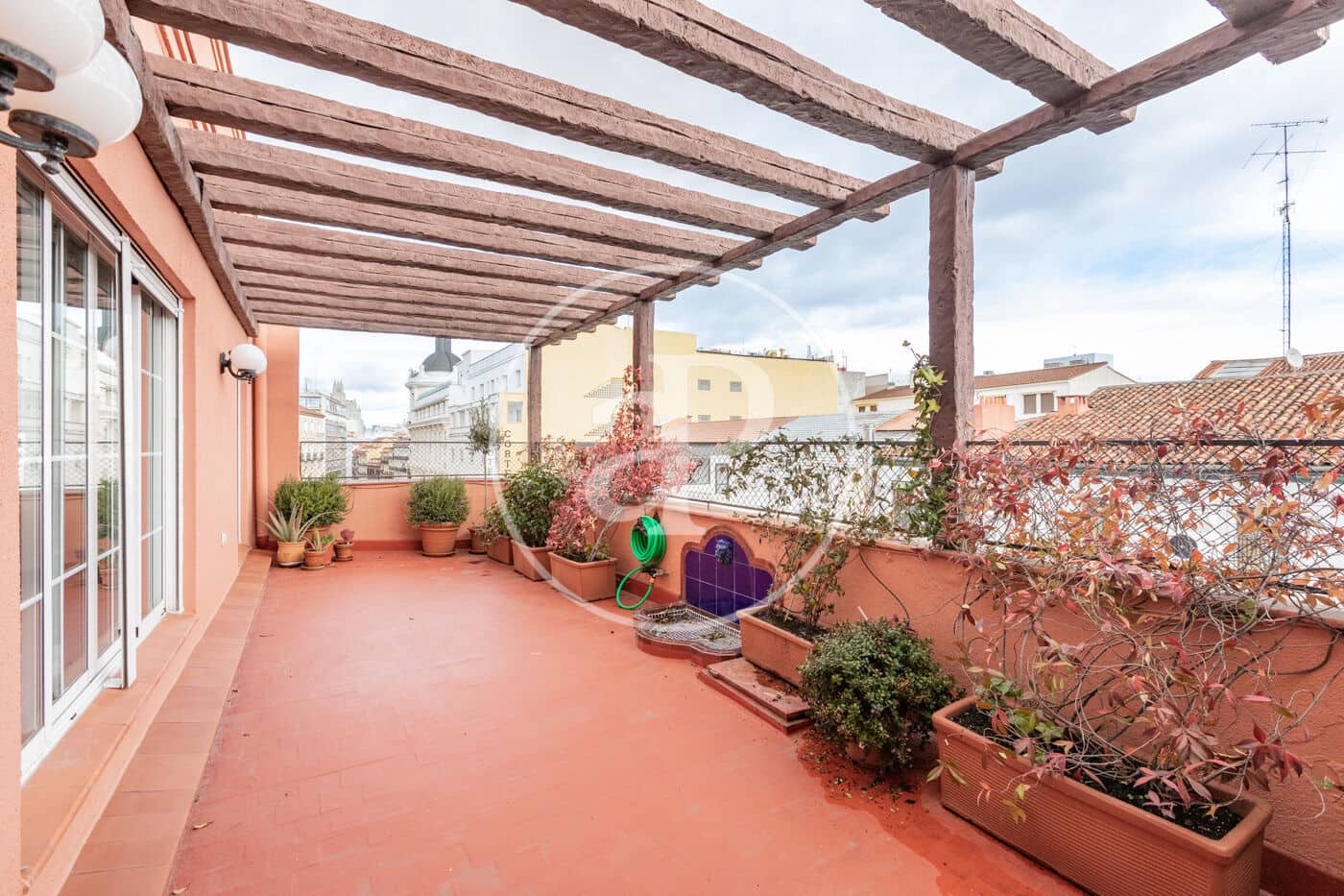 Penthouse de 2 chambres à louer à Madrid ville - 3 500 € (Ref: 9541108)