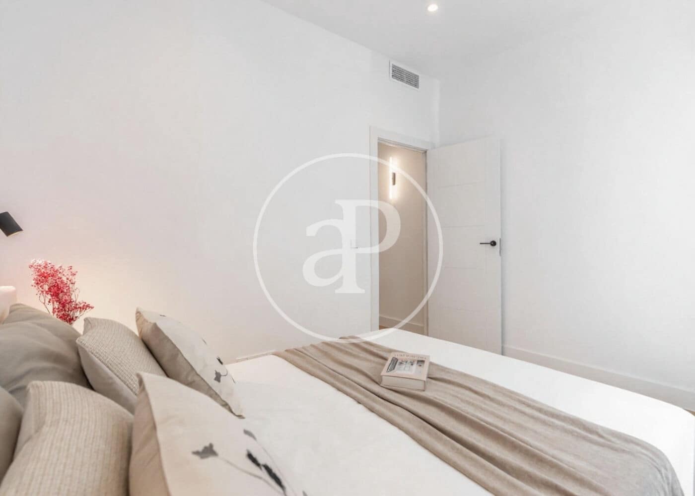 2 bedroom Apartment for sale in Madrid city - € 899,000 (Ref: 9541109)