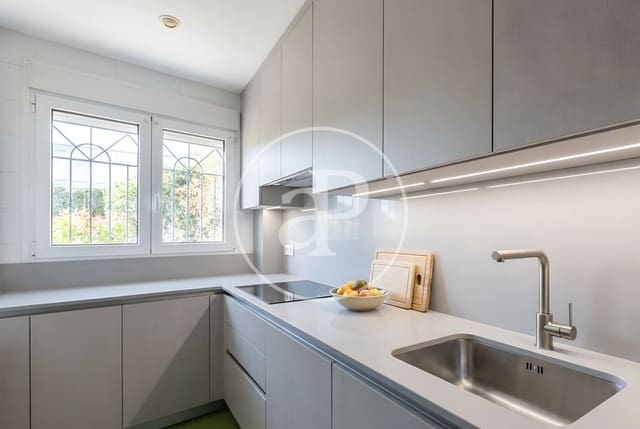 5 sovrum Villa till salu i Aravaca, Madrid stad med pool - 980 000 € (Ref: 9543628)