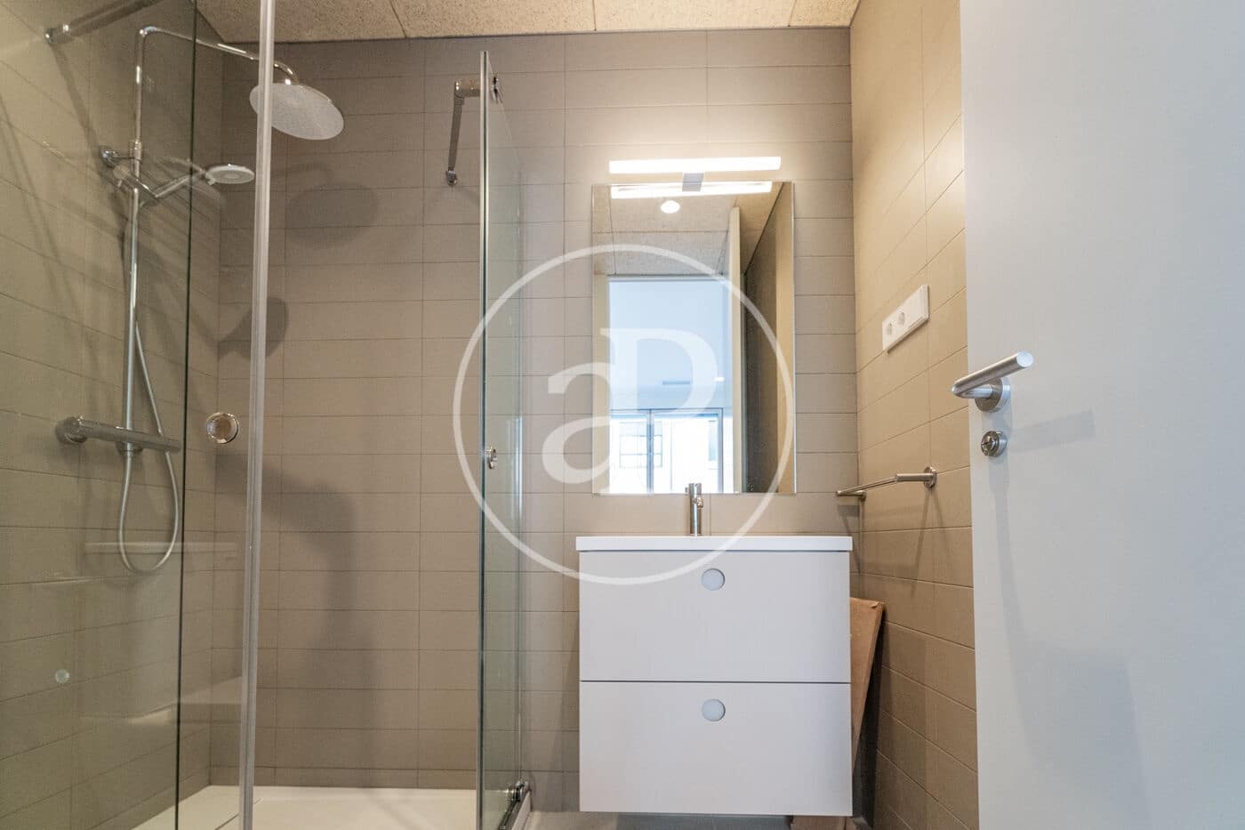 1 quarto Apartamento para arrendar em Madrid cidade - 1 500 € (Ref: 9543635)