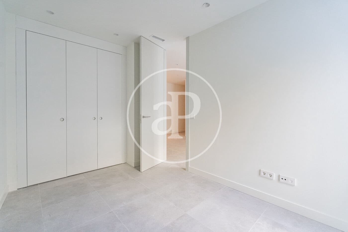 Appartement de 2 chambres à louer à Madrid ville - 2 100 € (Ref: 9543636)