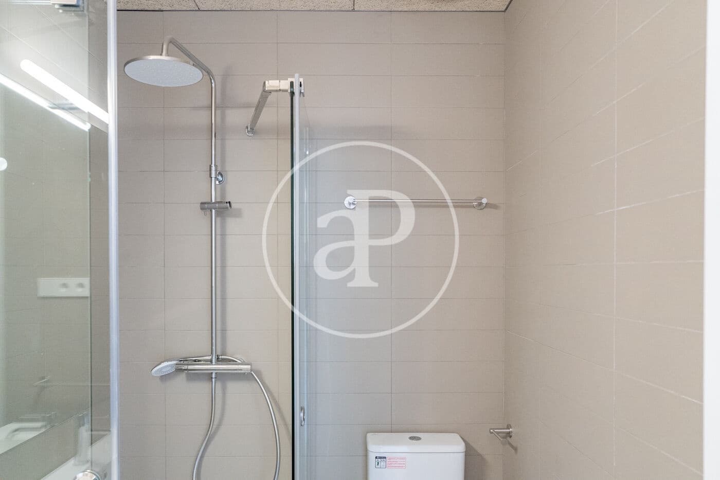 Appartement de 2 chambres à louer à Madrid ville - 2 100 € (Ref: 9543636)