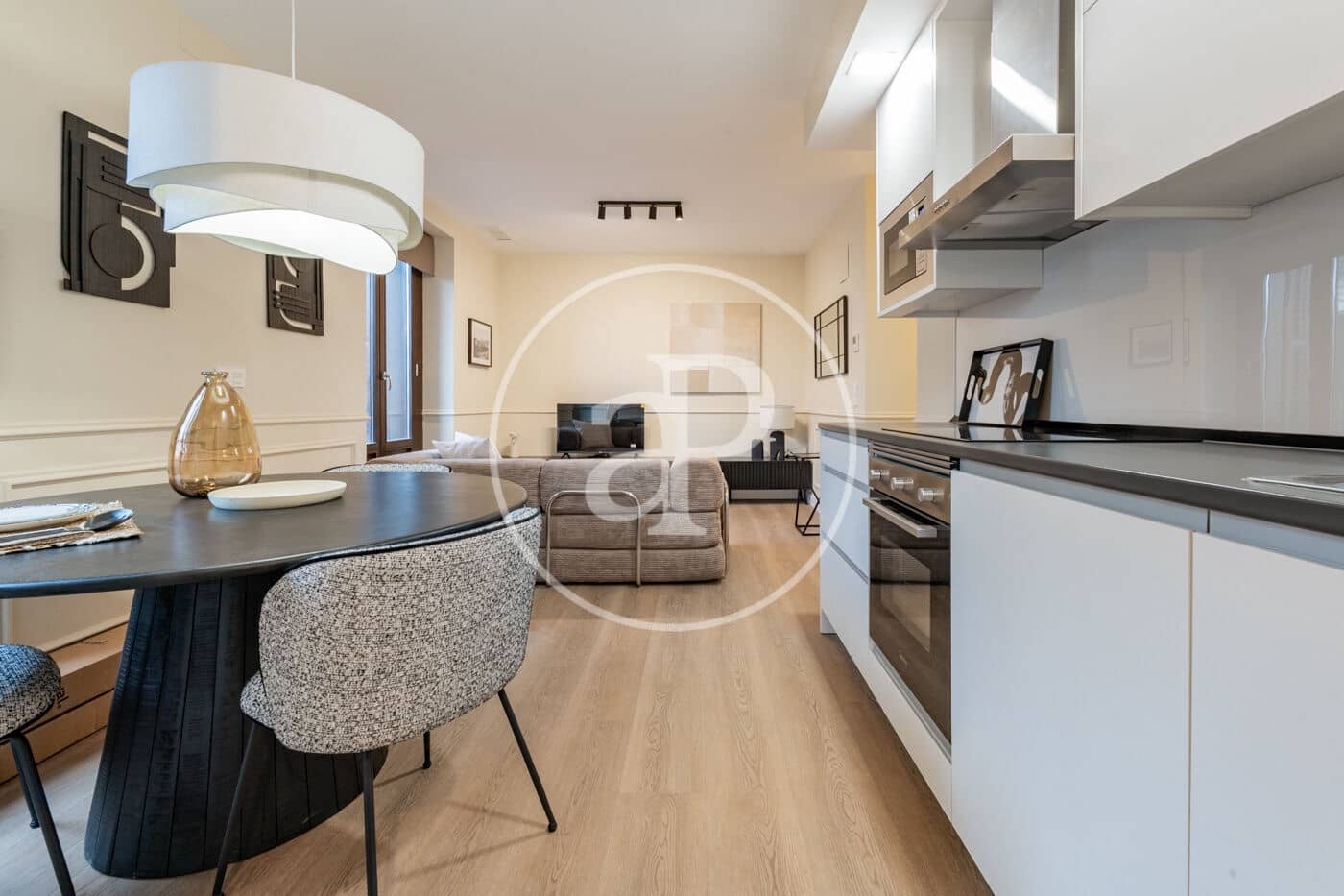 1 slaapkamer Appartement te huur in Madrid stad - € 1.900 (Ref: 9551508)