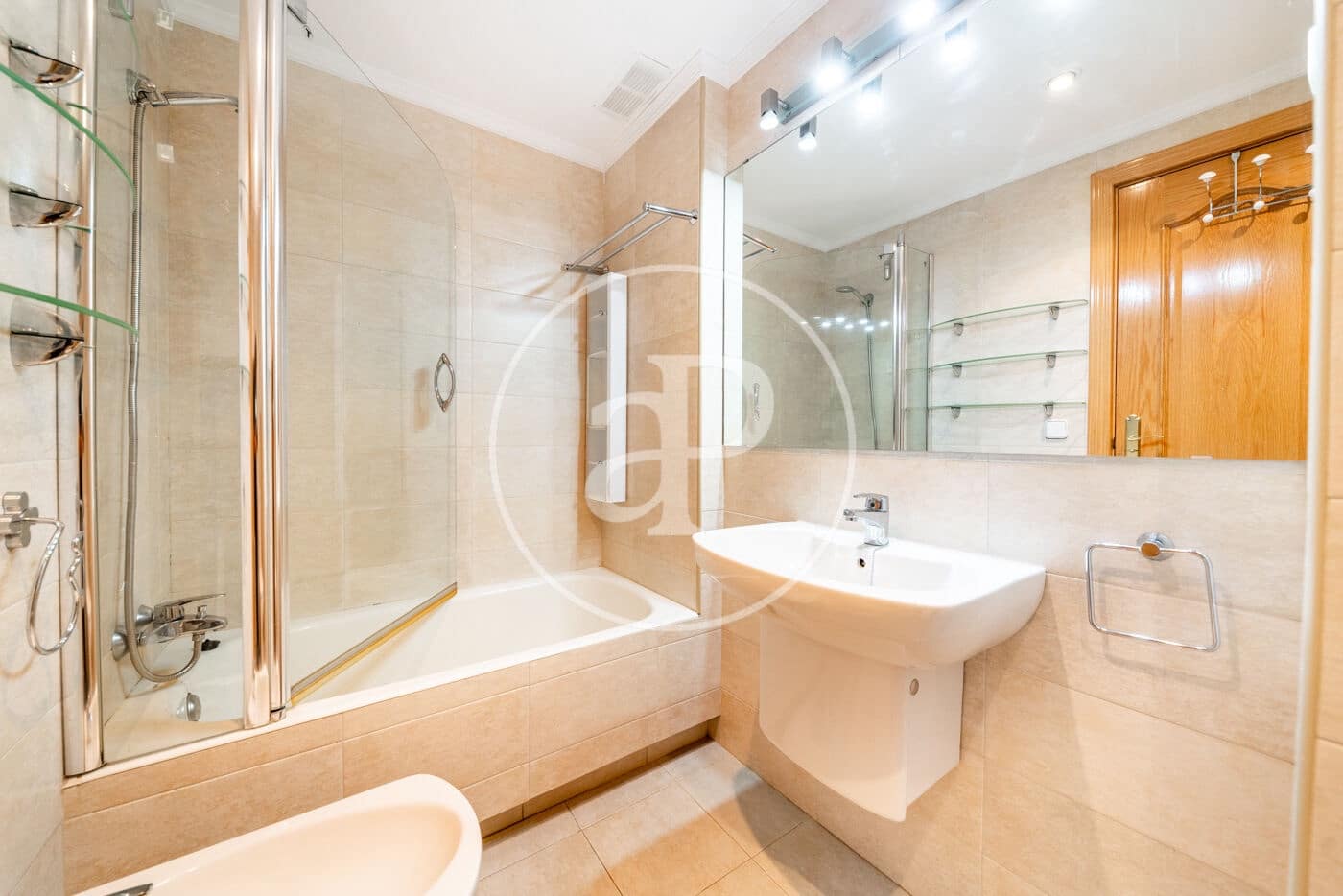 2 soveværelse Lejlighed til leje i Madrid by - € 1.500 (Ref: 9551509)