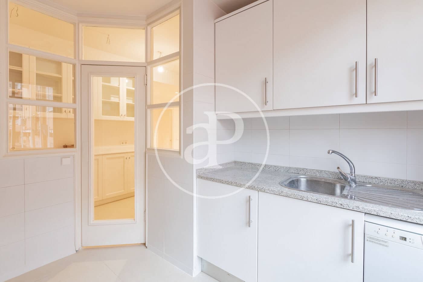 5 soveværelse Lejlighed til leje i Madrid by - € 5.800 (Ref: 9561807)