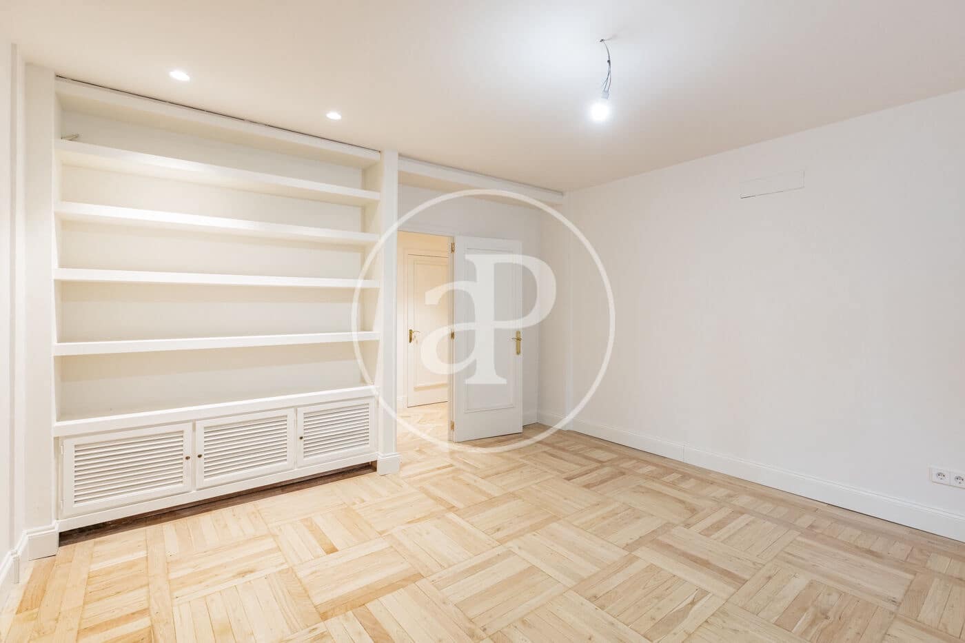 5 soveværelse Lejlighed til leje i Madrid by - € 5.800 (Ref: 9561807)