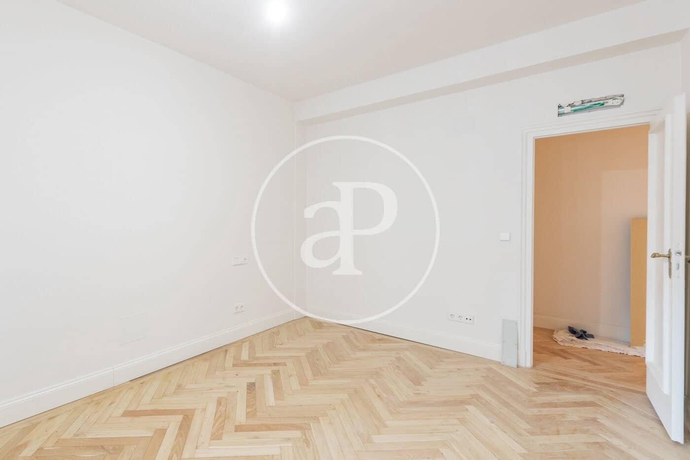 5 soveværelse Lejlighed til leje i Madrid by - € 5.800 (Ref: 9561807)