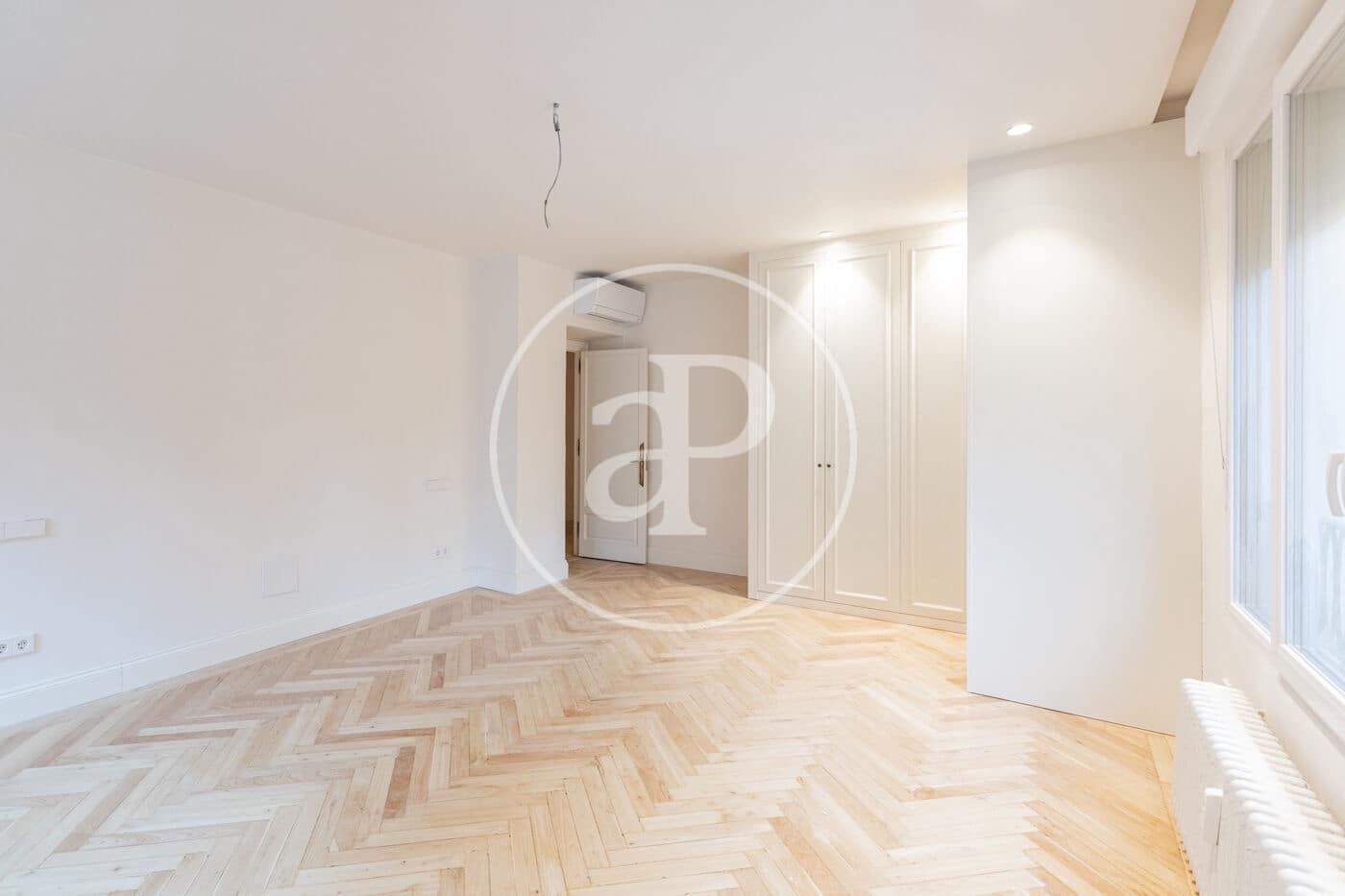 5 soveværelse Lejlighed til leje i Madrid by - € 5.800 (Ref: 9561807)