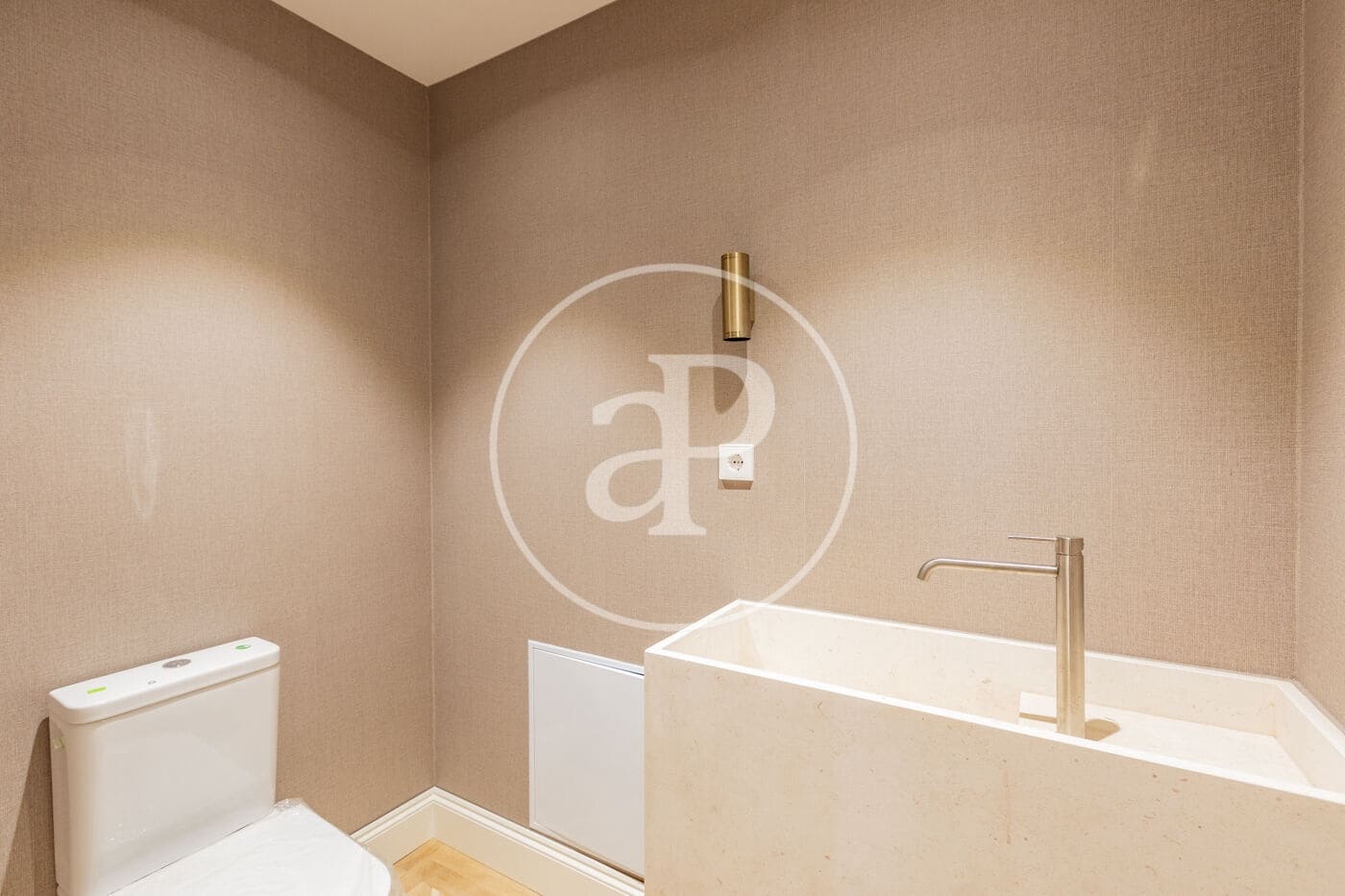 5 soveværelse Lejlighed til leje i Madrid by - € 5.800 (Ref: 9561807)