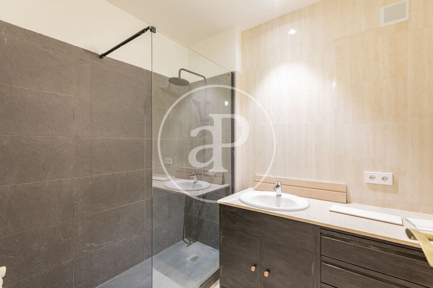 5 soveværelse Lejlighed til leje i Madrid by - € 5.800 (Ref: 9561807)